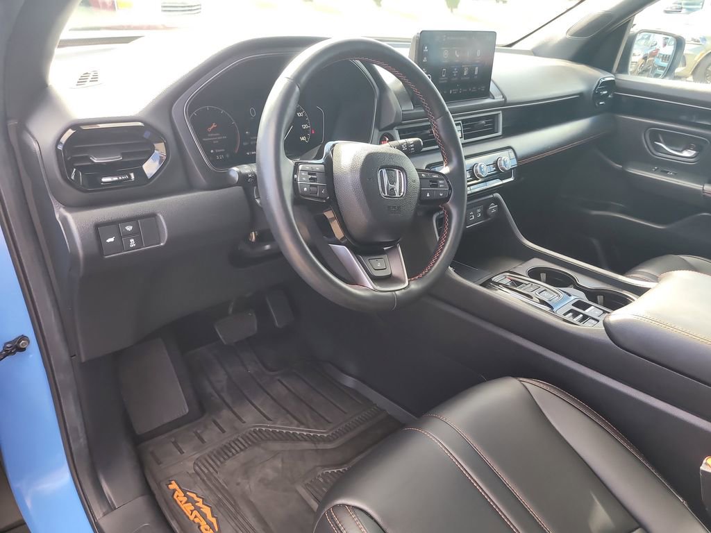 Used 2025 Honda Pilot TrailSport image 18