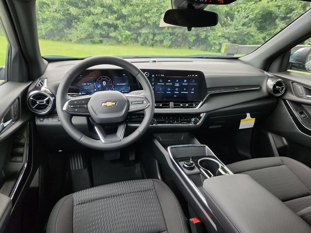 New 2027 Chevrolet Equinox LT w/ LPO, Floor Liner Package FWD image 20