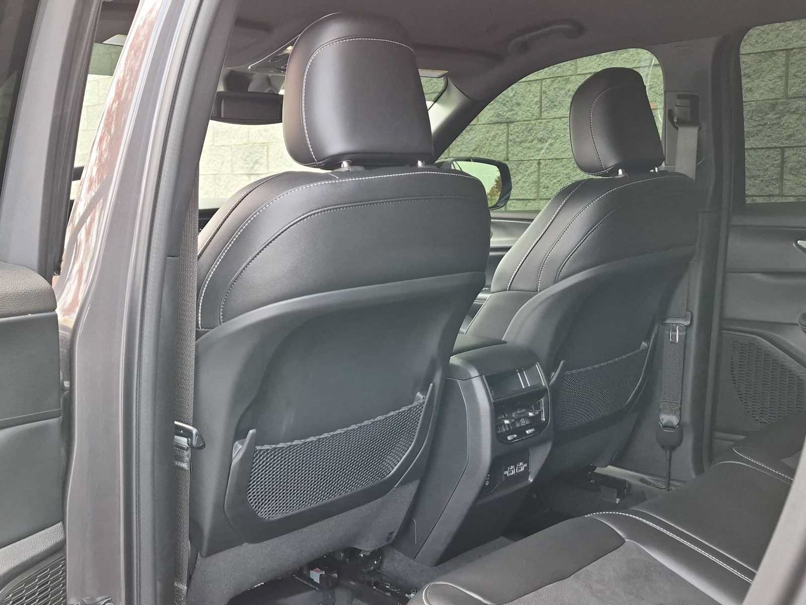 Used 2024 Jeep Grand Cherokee Altitude AWD/4WD image 19