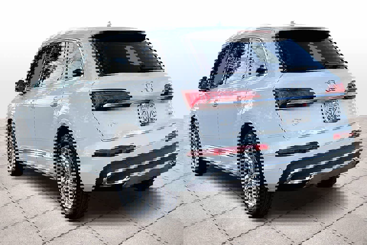 Used 2023 Audi Q7 3.0T Prestige image 13