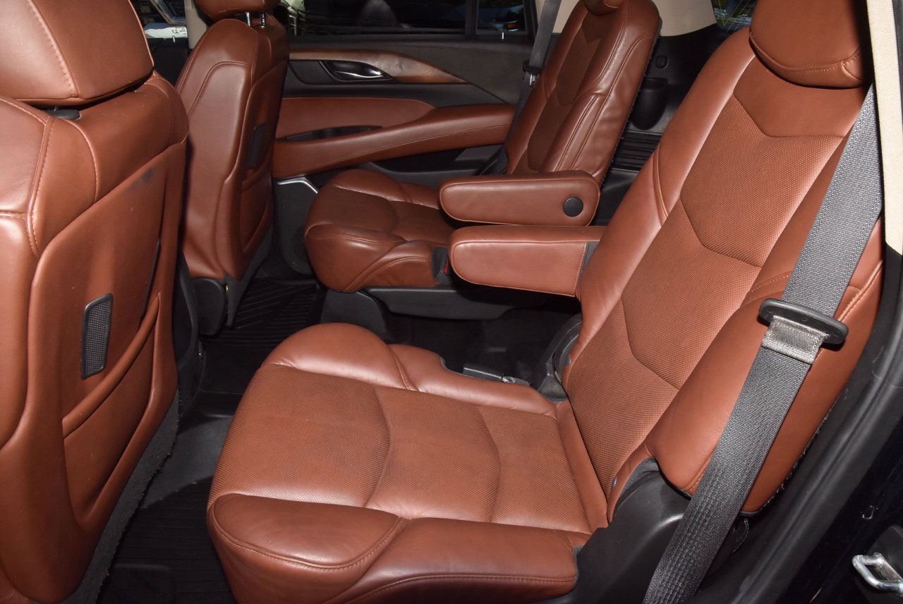 Used 2019 Cadillac Escalade Premium Luxury w/ Escalade Sport Edition AWD/4WD image 14
