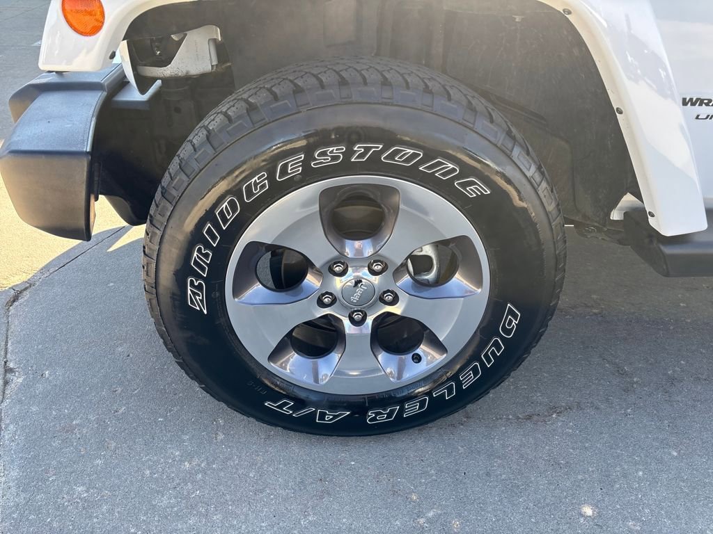 Used 2018 Jeep Wrangler Unlimited Sahara w/ Connectivity Group image 24