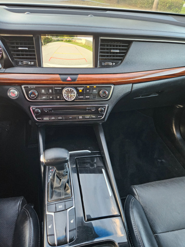 Used 2017 Kia Cadenza Premium w/ Luxury Package image 16