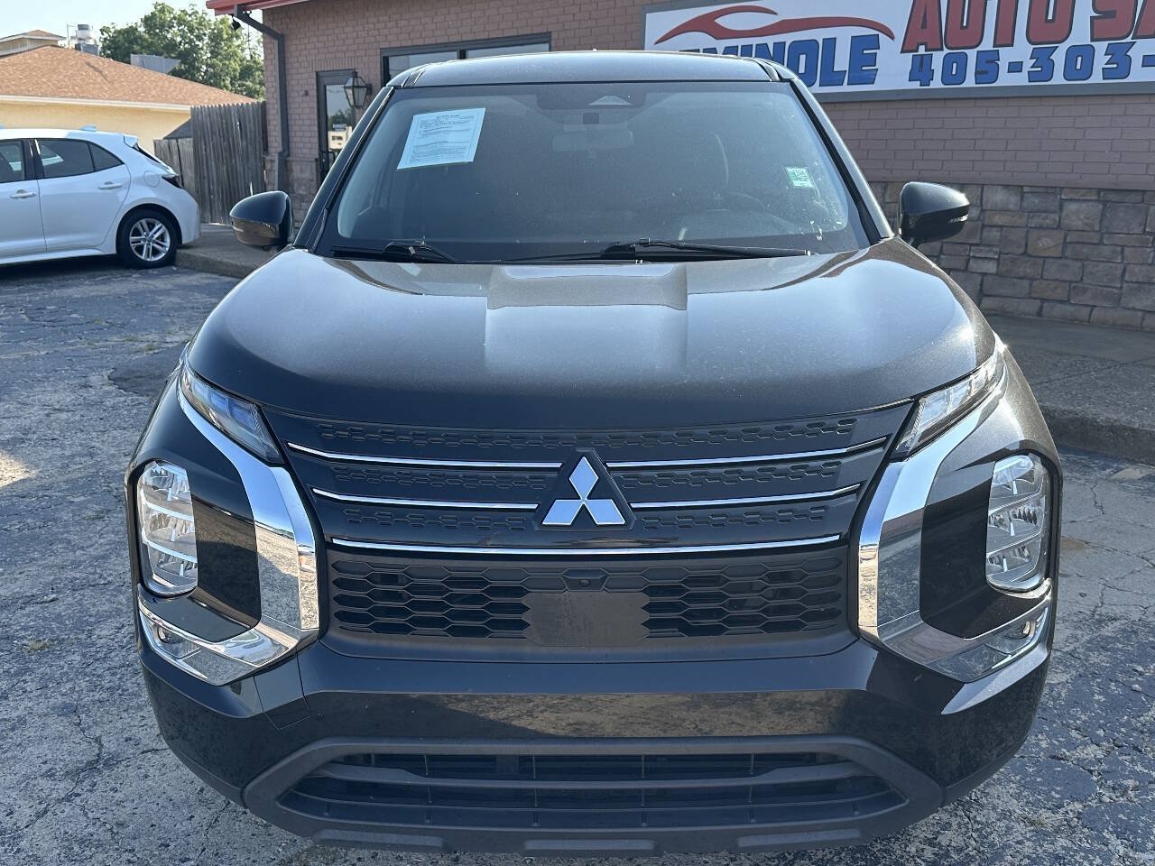 Used 2022 Mitsubishi Outlander ES FWD image 2