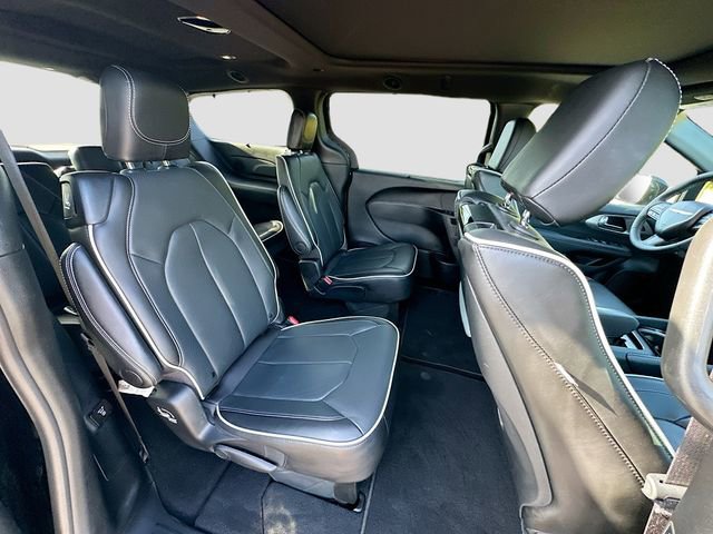 Used 2025 Chrysler Pacifica Limited w/ Uconnect Theater Family Group AWD/4WD image 31