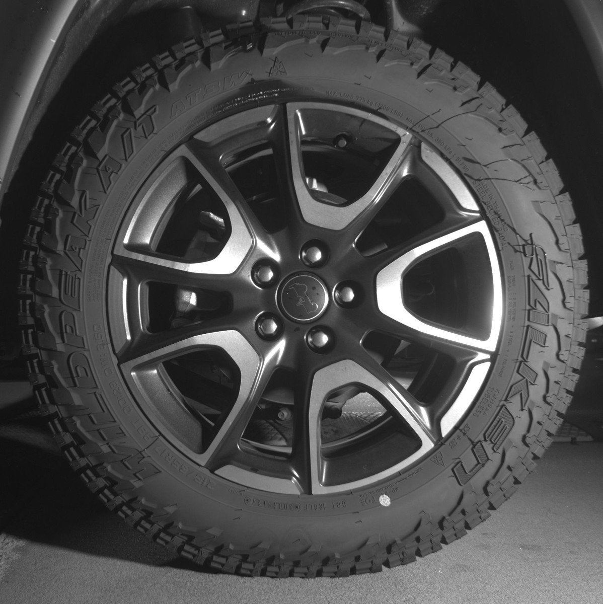 Used 2025 Jeep Compass Trailhawk AWD/4WD image 14