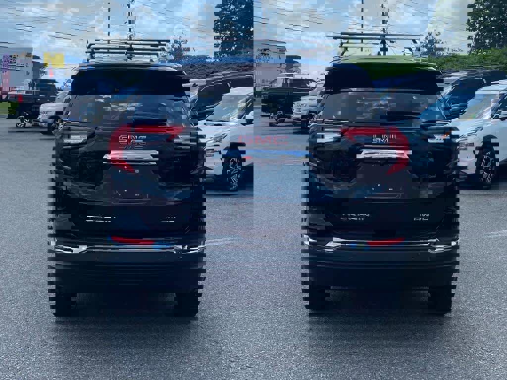 Used 2022 GMC Terrain SLT w/ Infotainment Package II image 4