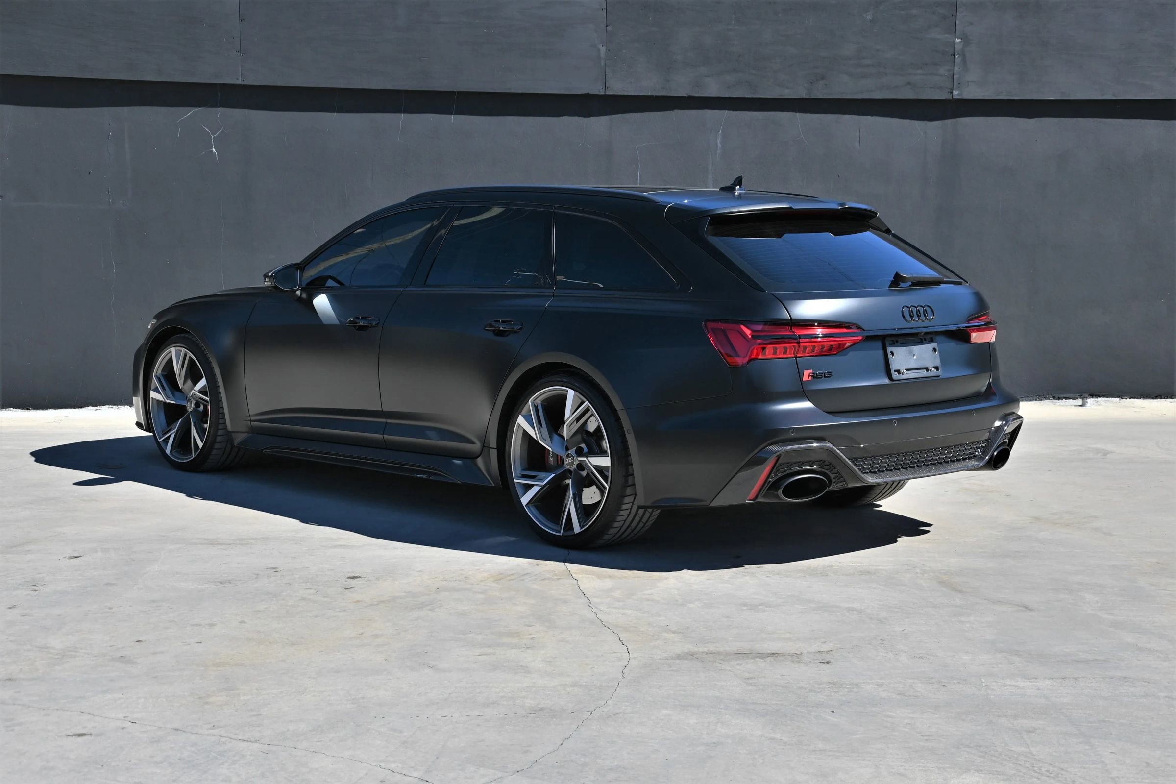 Used 2023 Audi RS 6 w/ Carbon Optic Package image 4