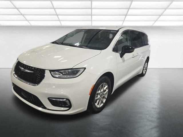 Used 2024 Chrysler Pacifica Touring-L image 8