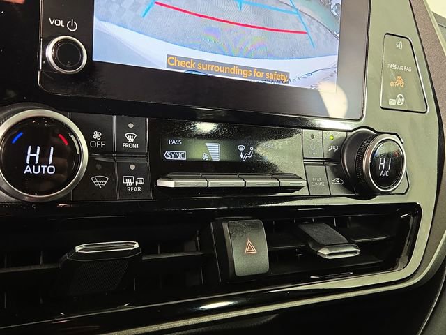 Used 2023 Toyota Highlander L image 19