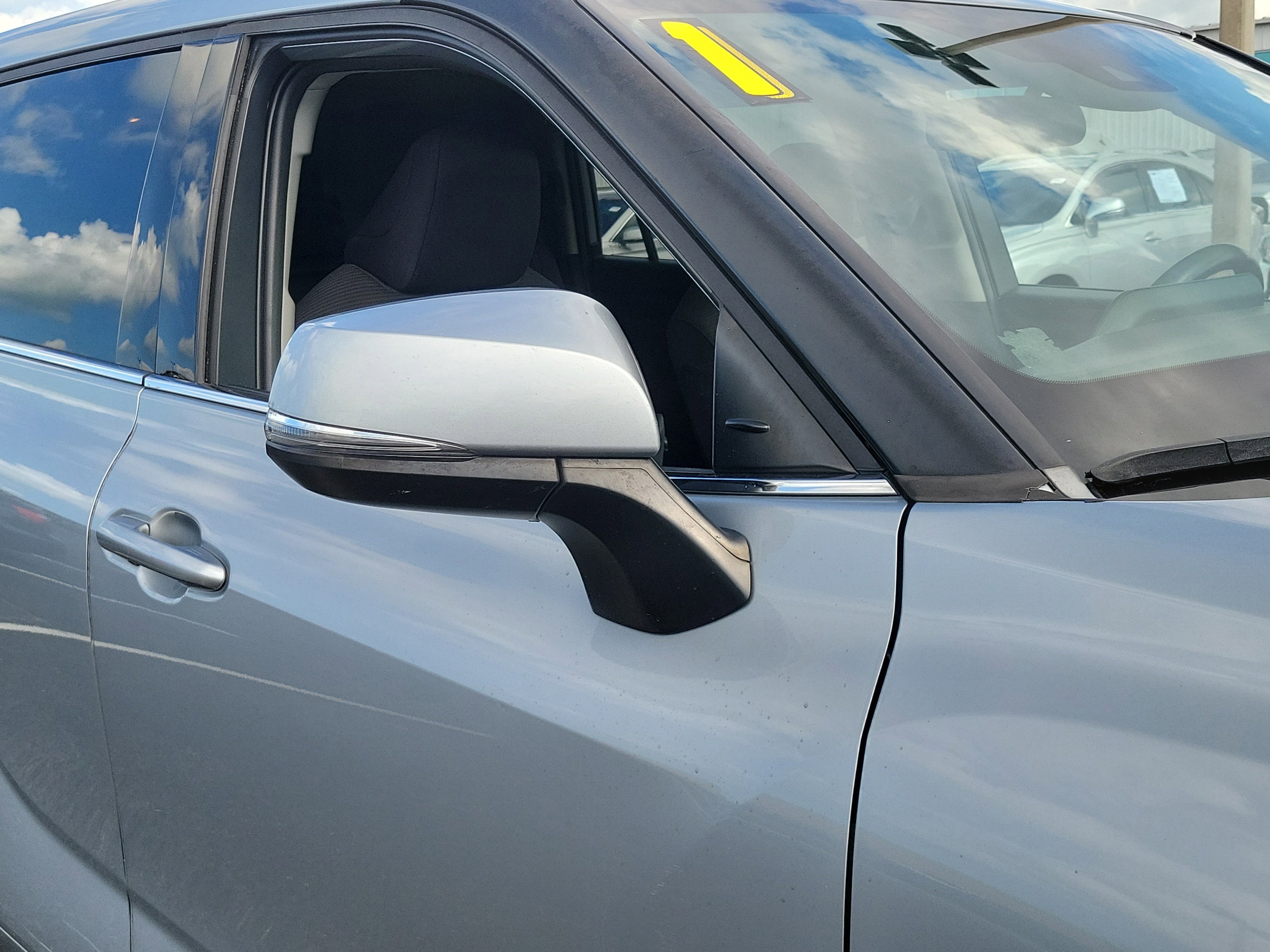 Used 2021 Toyota Highlander L FWD image 9
