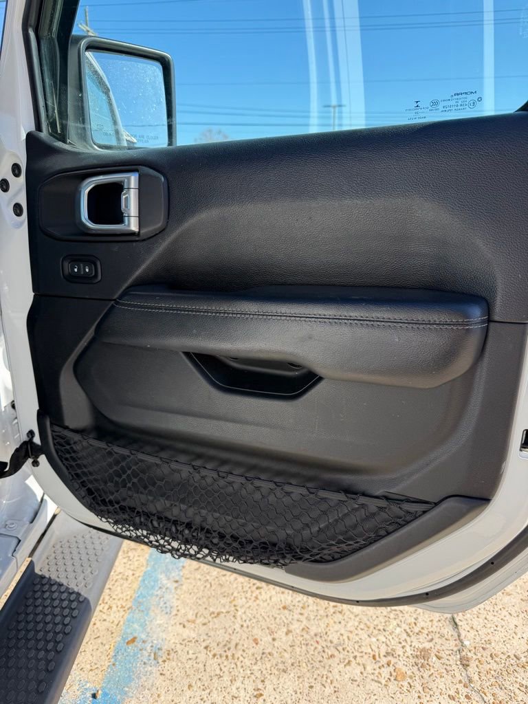 Used 2020 Jeep Wrangler Unlimited Sahara image 25