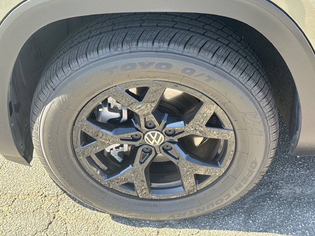 Used 2024 Volkswagen Atlas Peak Edition SE AWD/4WD image 11