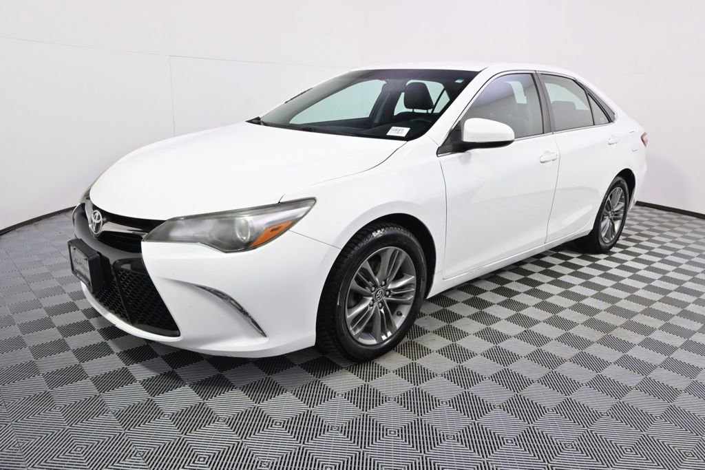 Used 2015 Toyota Camry SE FWD image 2