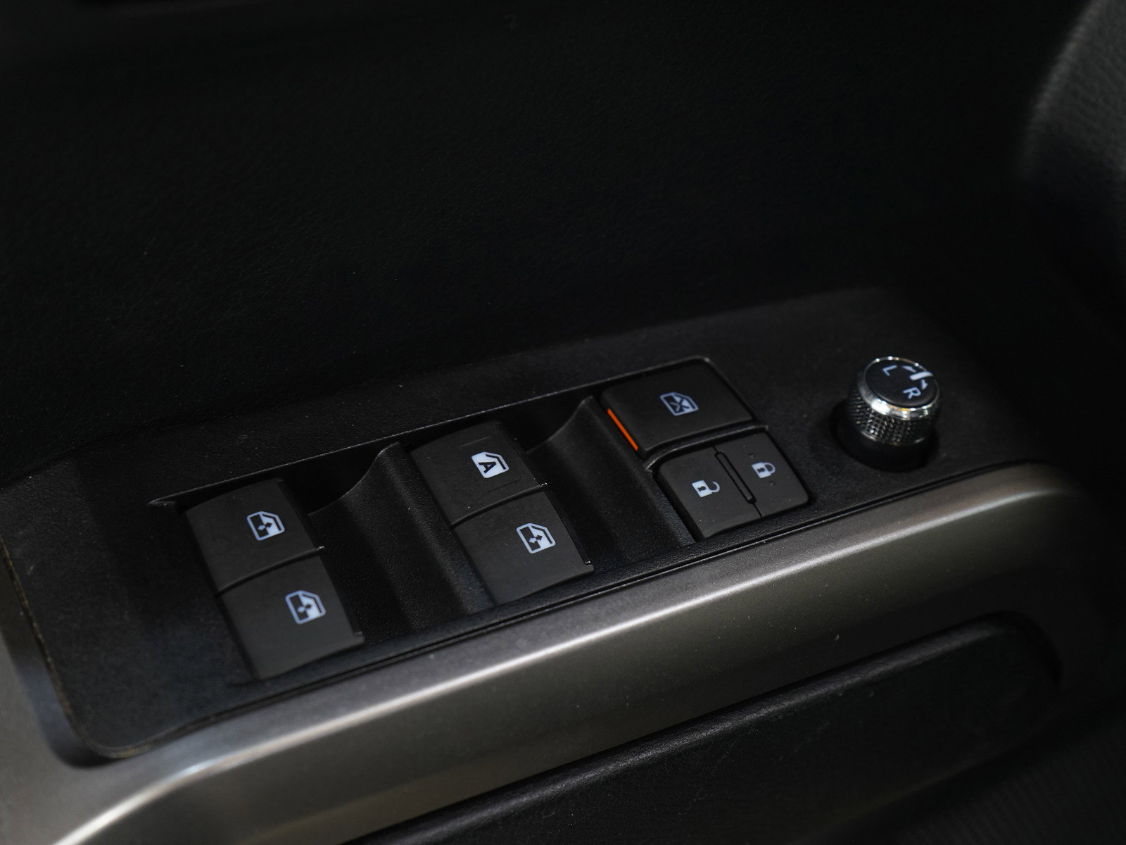 Used 2018 Toyota Tacoma SR5 AWD/4WD image 23