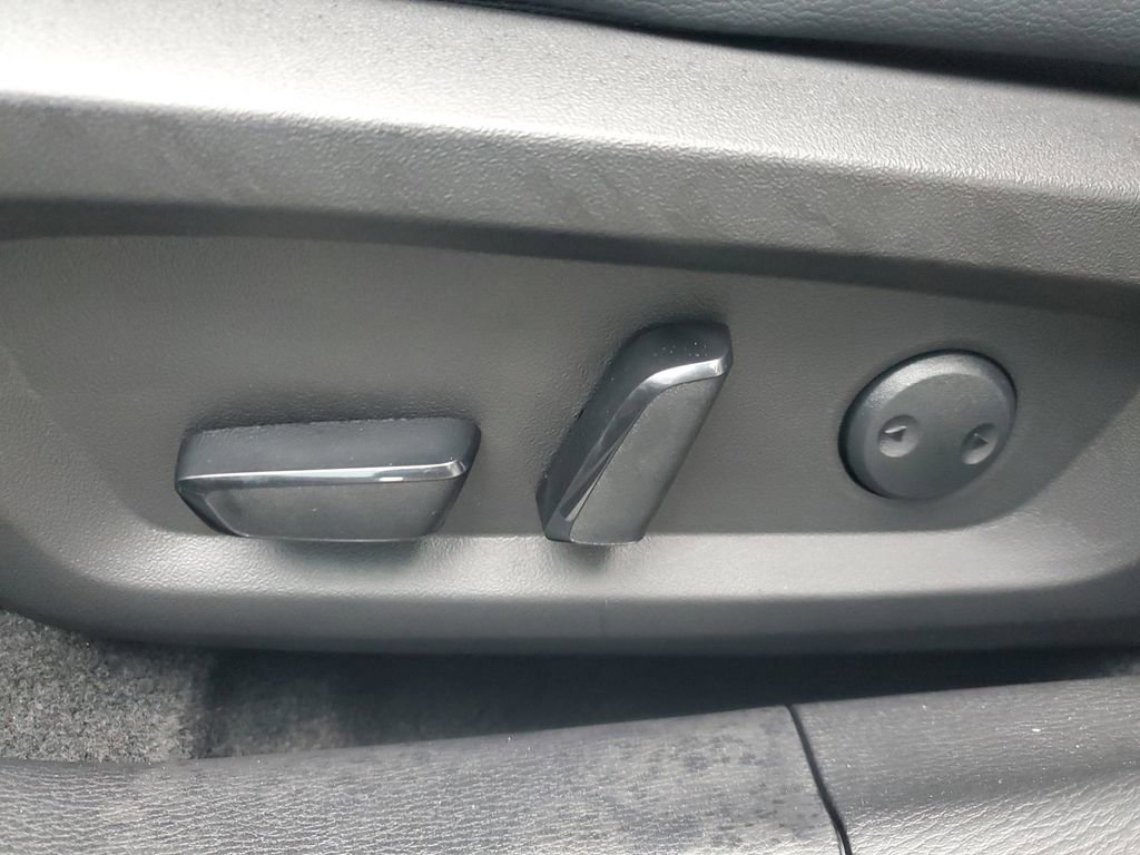 New 2025 Mitsubishi Outlander SEL image 16