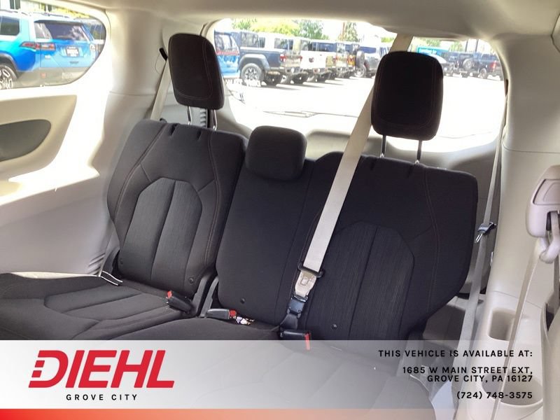 Used 2019 Chrysler Pacifica Touring Plus w/ Cold Weather Group FWD image 10