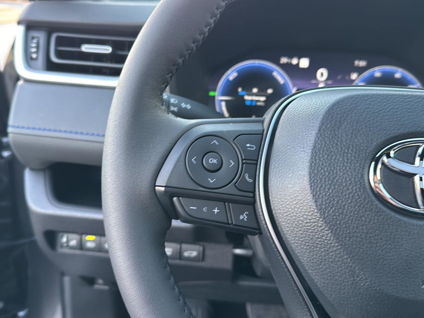 New 2025 Toyota RAV4 XSE image 18