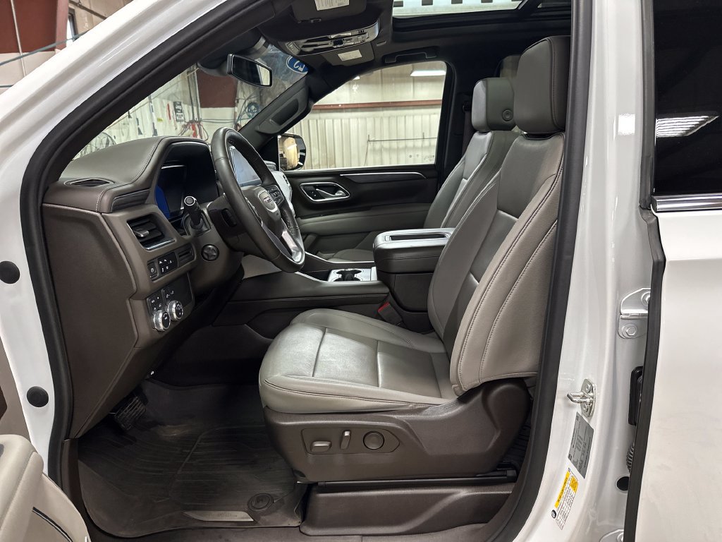 Used 2023 GMC Yukon SLT w/ SLT Premium Package AWD/4WD image 14