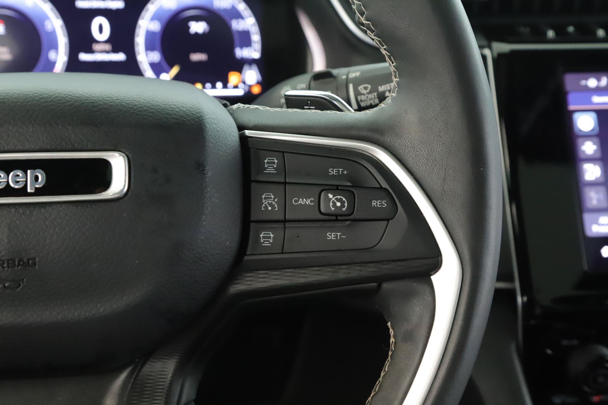 Used 2023 Jeep Grand Cherokee Altitude AWD/4WD image 10