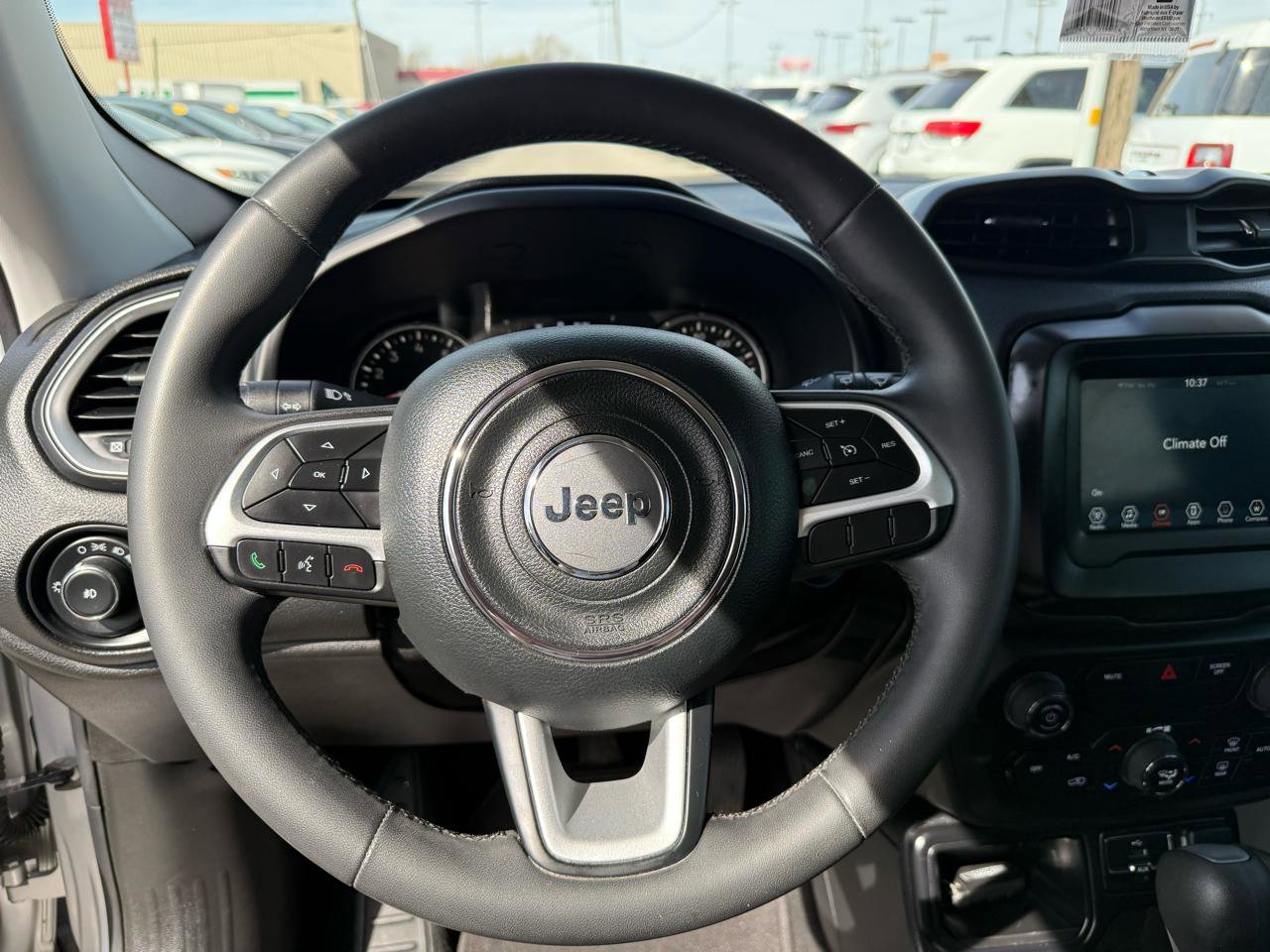 Used 2018 Jeep Renegade Latitude image 14