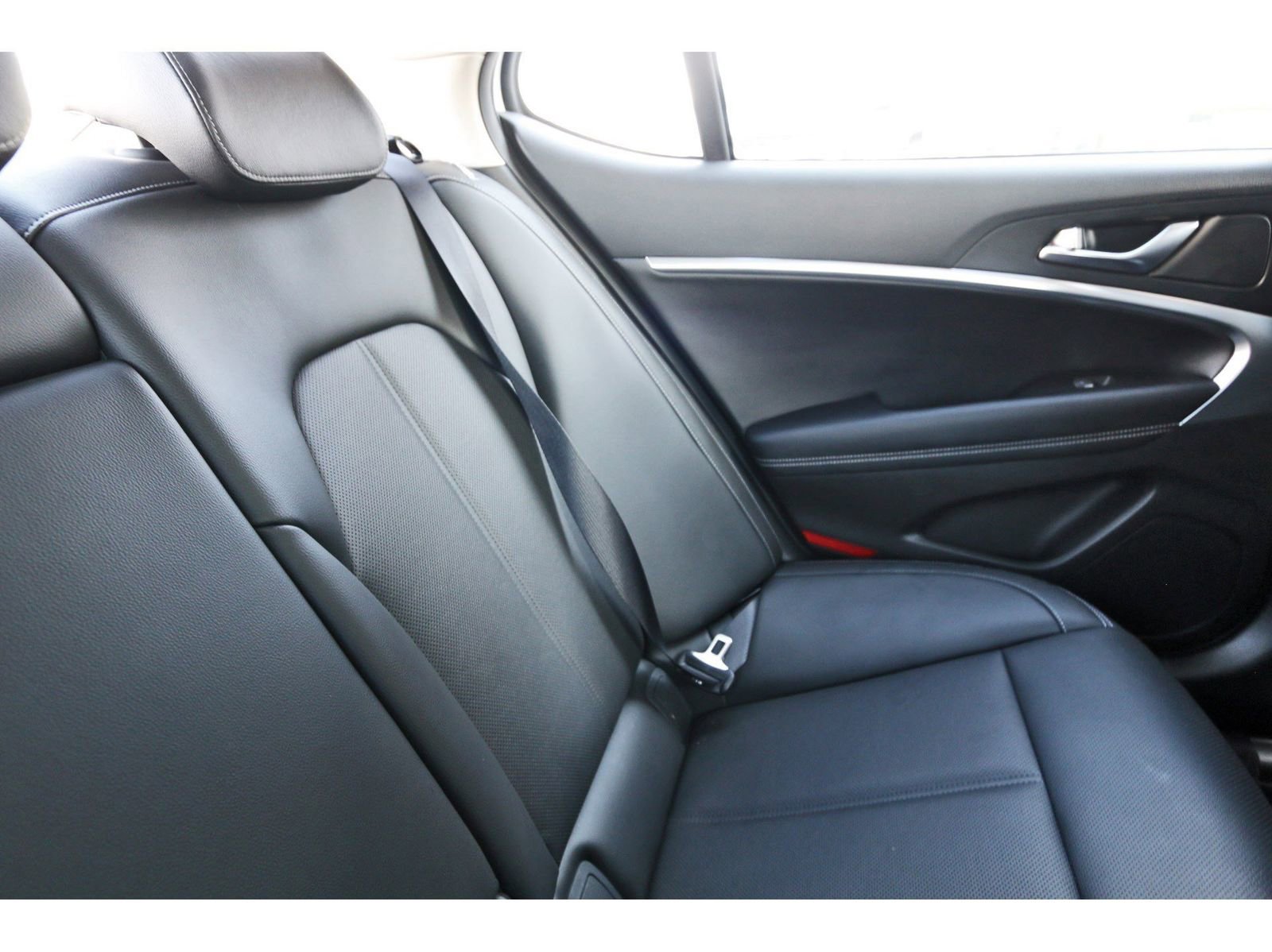 Used 2026 Genesis G70 2.5T image 14