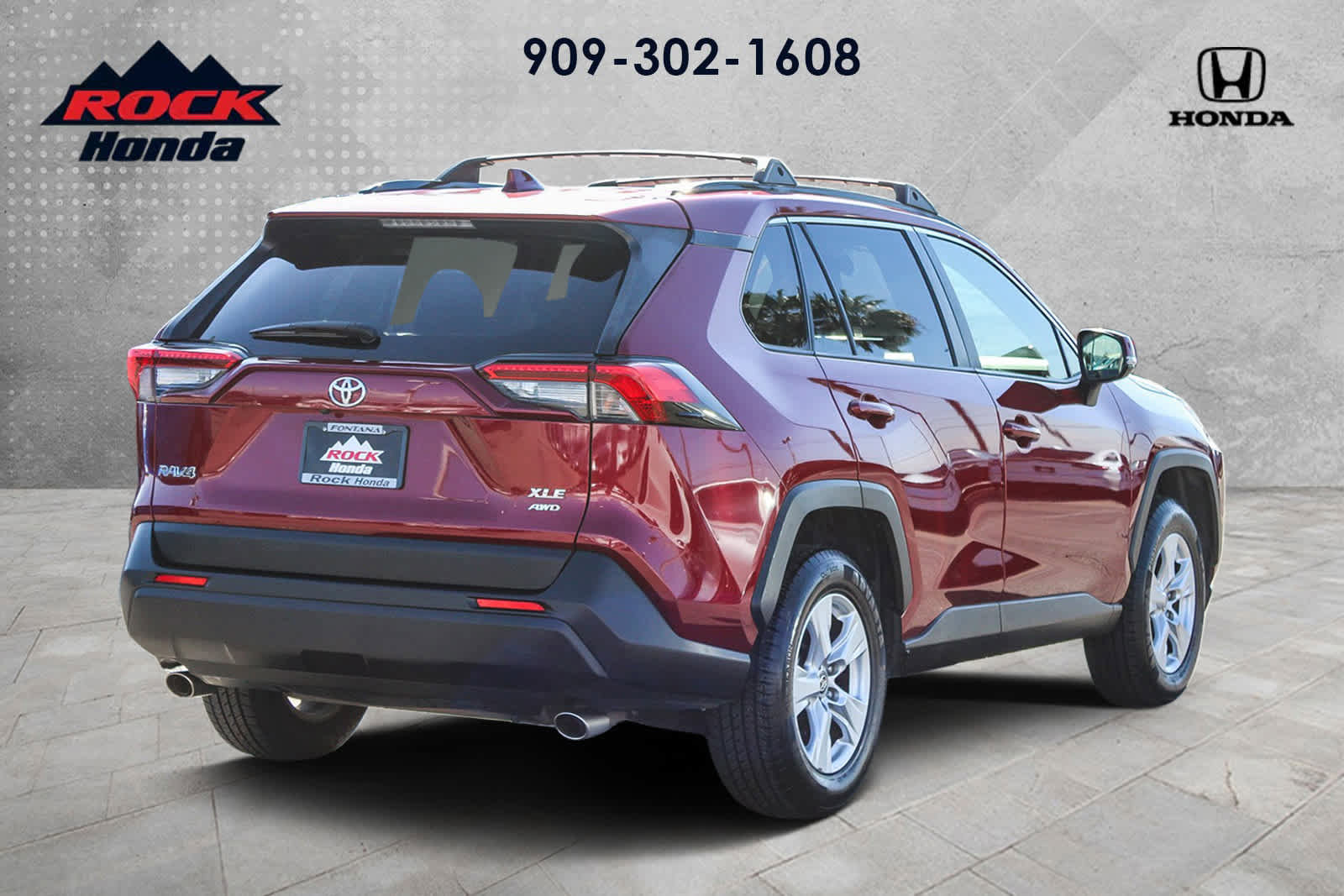 Used 2021 Toyota RAV4 XLE image 4