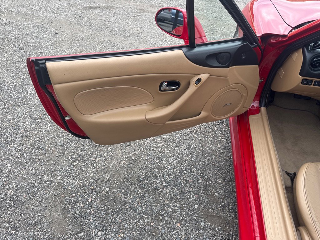 Used 2001 MAZDA MX-5 Miata RWD image 33