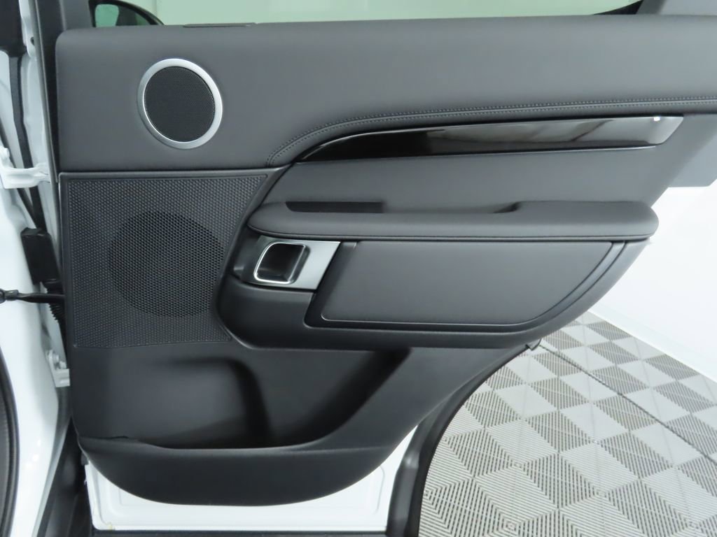 Used 2025 Land Rover Discovery S image 28