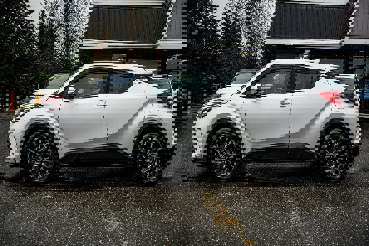 Used 2021 Toyota C-HR XLE image 20