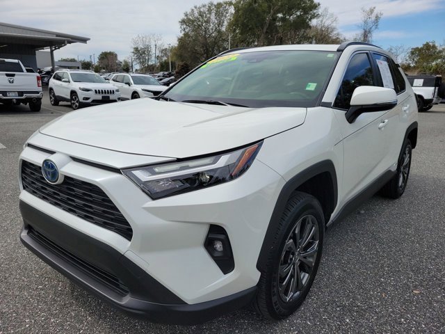 Used 2022 Toyota RAV4 XLE Premium image 14
