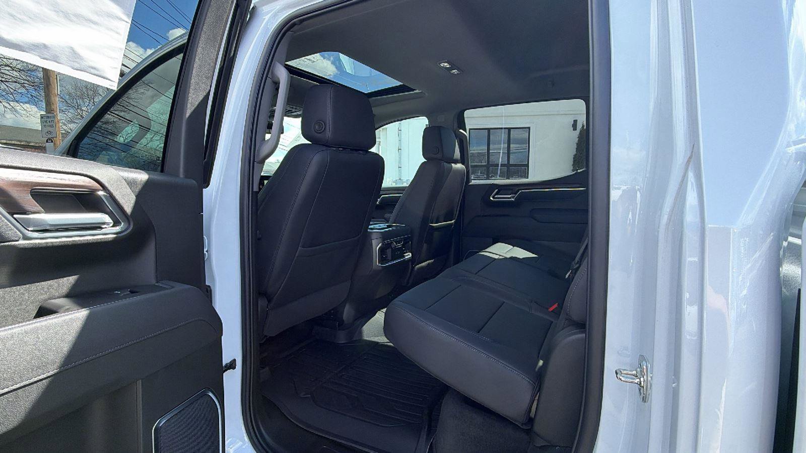 New 2026 GMC Sierra 1500 SLT w/ SLT Premium Plus Package image 32