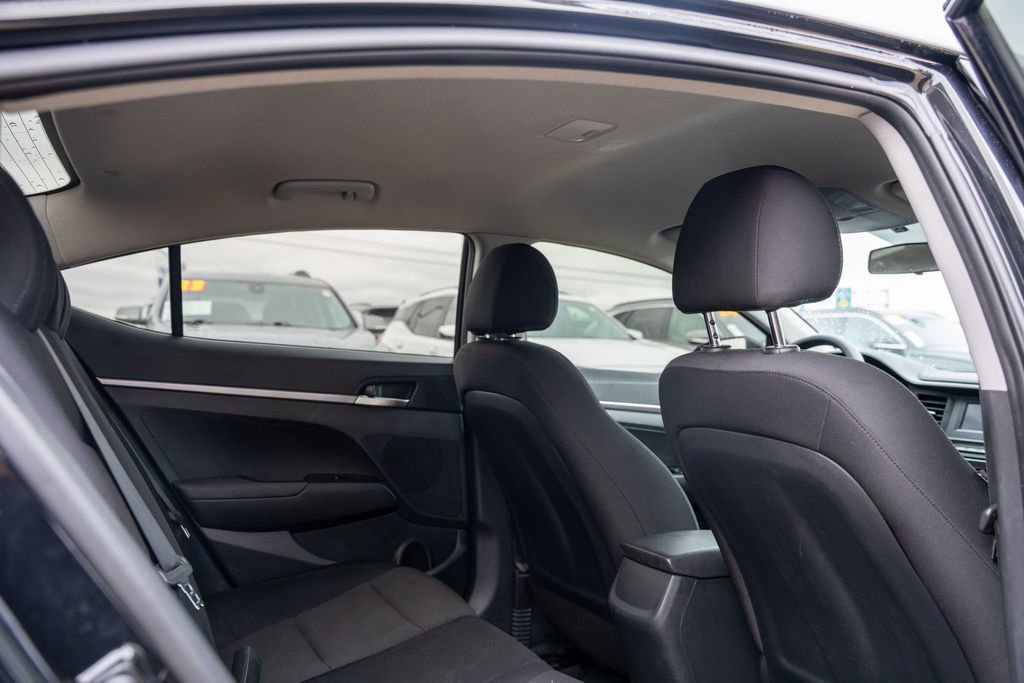 Used 2020 Hyundai Elantra SE w/ Winter Weather Package image 13