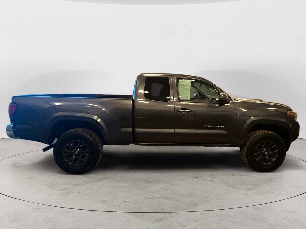 Used 2022 Toyota Tacoma SR5 w/ SR5 Appearance Package (SM) image 4