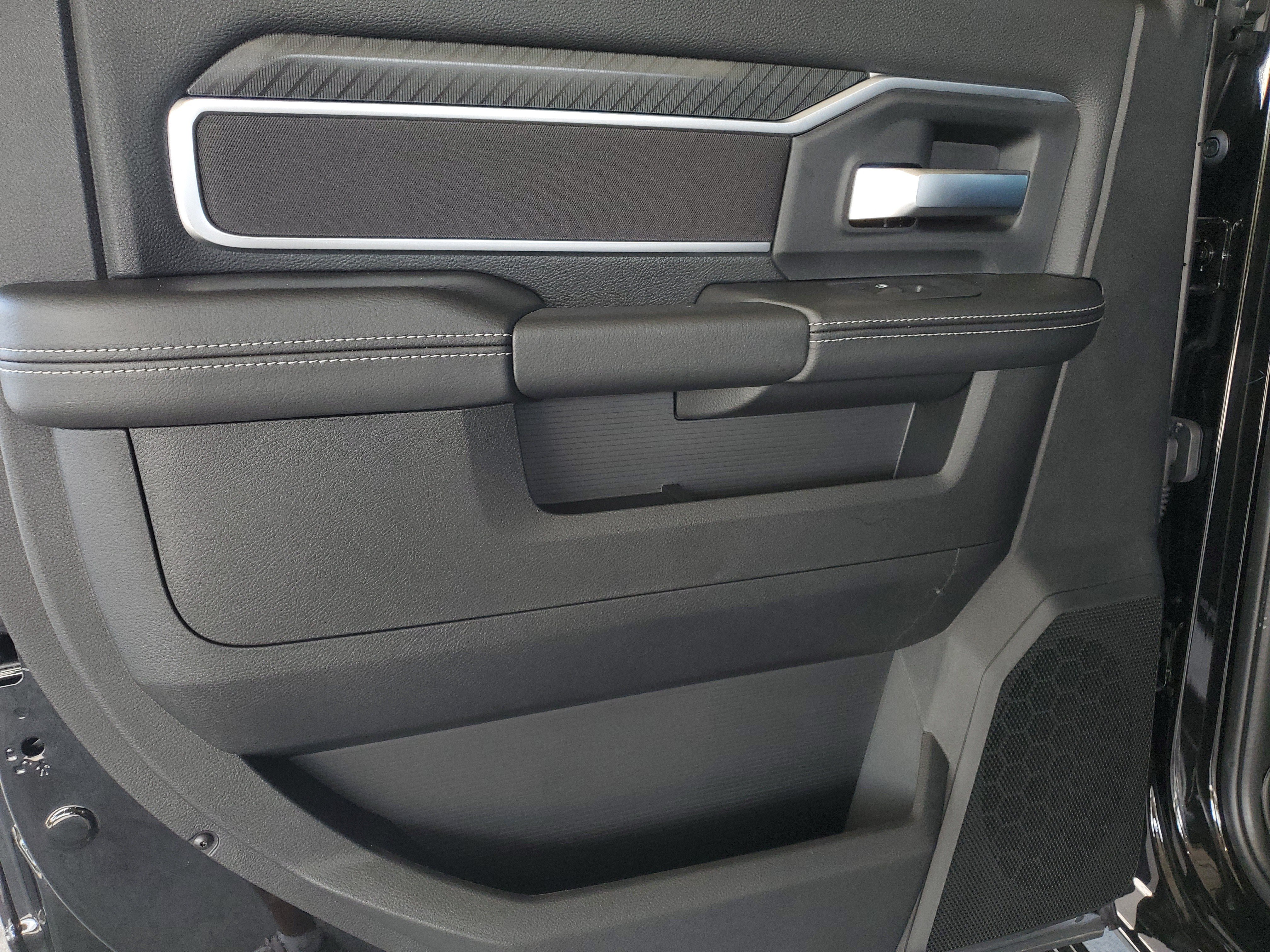 New 2025 RAM 2500 Big Horn AWD/4WD image 13