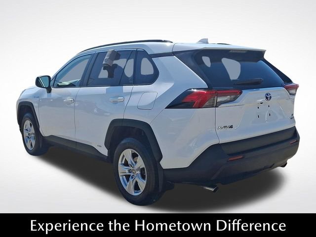 Used 2021 Toyota RAV4 LE AWD/4WD image 4