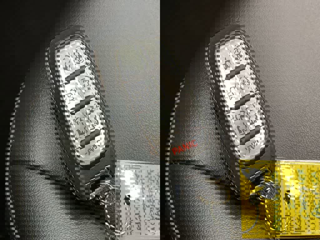 Used 2024 Chrysler Pacifica Touring-L image 27