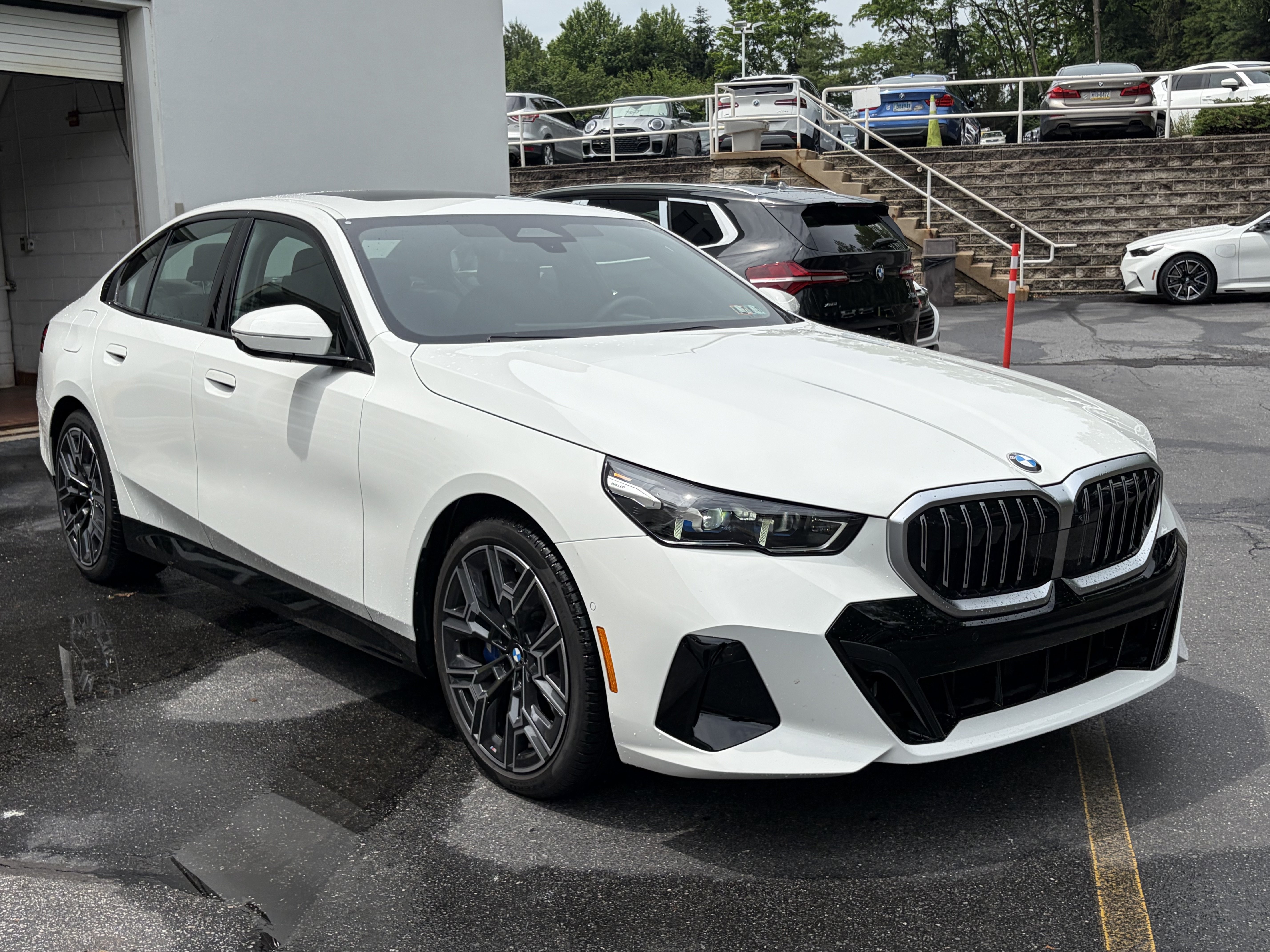 Used 2026 BMW 530i xDrive w/ M Sport Package AWD/4WD image 3