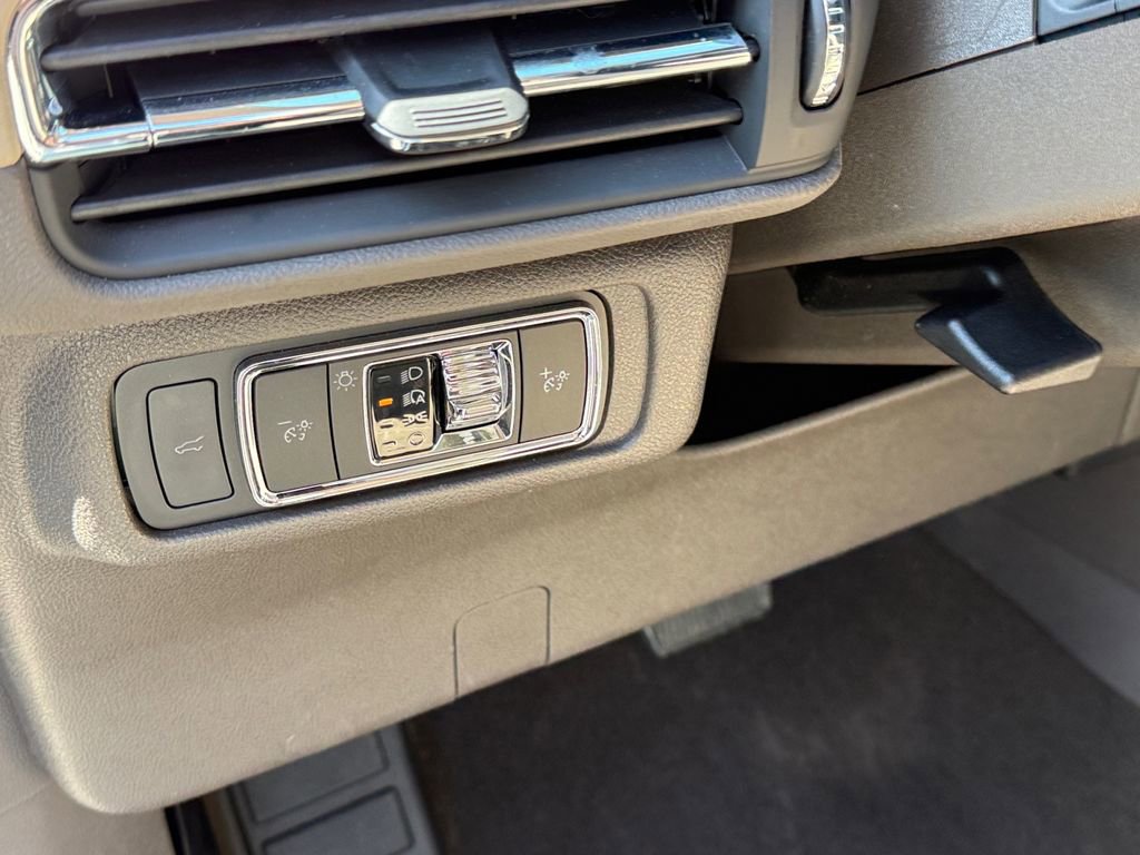Used 2022 Lincoln Corsair AWD w/ Premium Package image 31