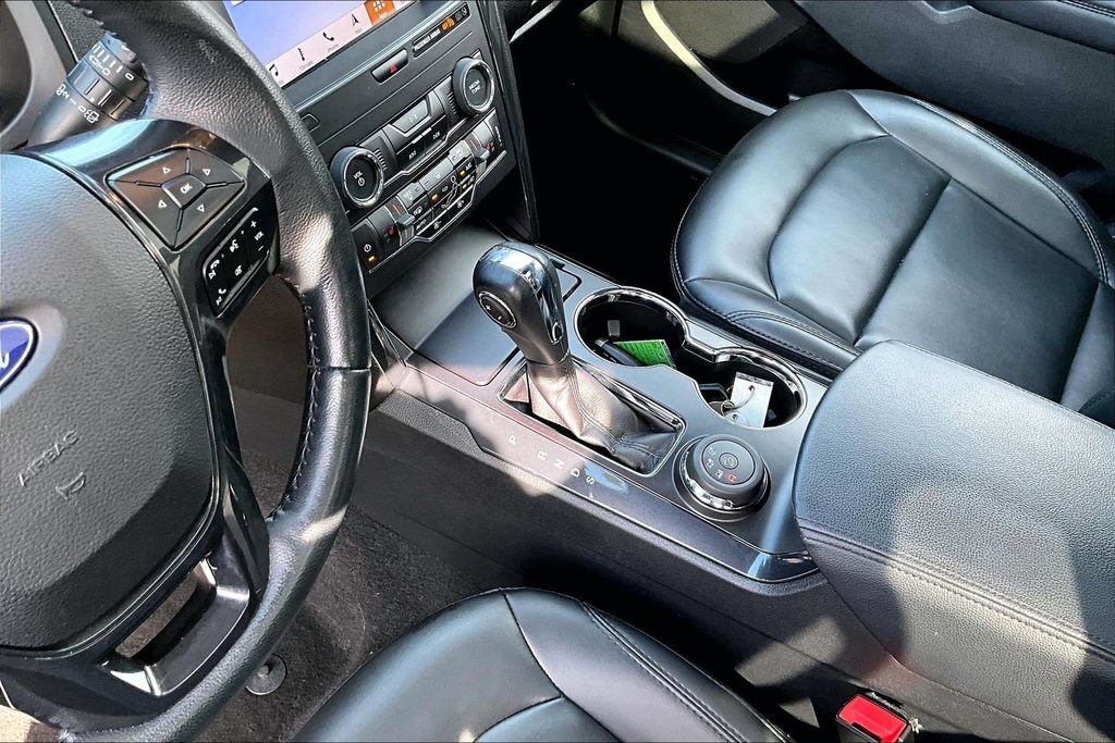 Used 2019 Ford Explorer XLT w/ Equipment Group 202A AWD/4WD image 16
