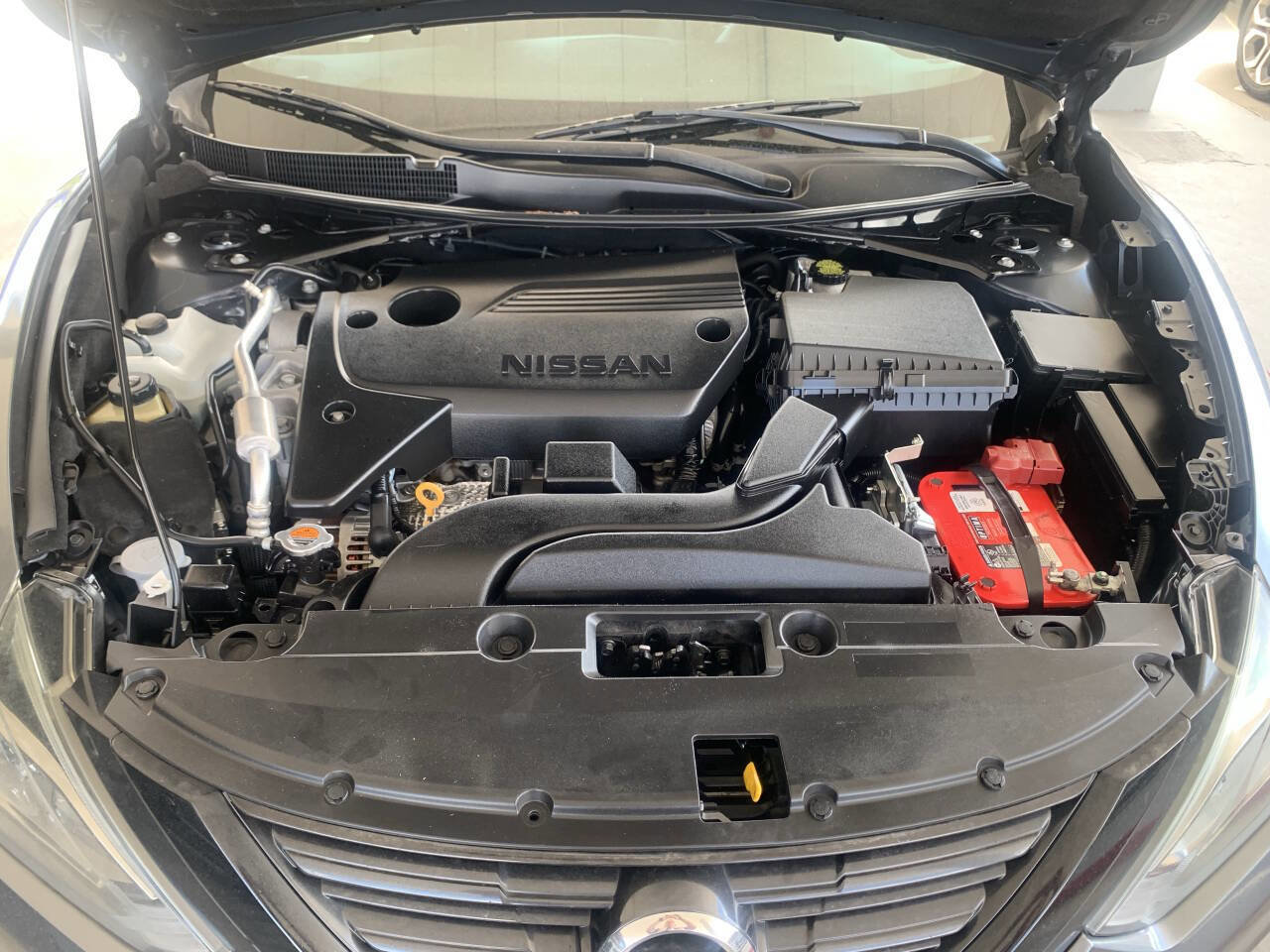 Used 2018 Nissan Altima 2.5 SR w/ SR Midnight Edition FWD image 19