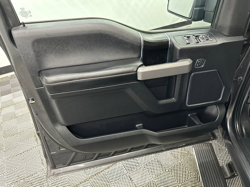 Used 2018 Ford F150 Platinum w/ Equipment Group 701A Luxury AWD/4WD image 11