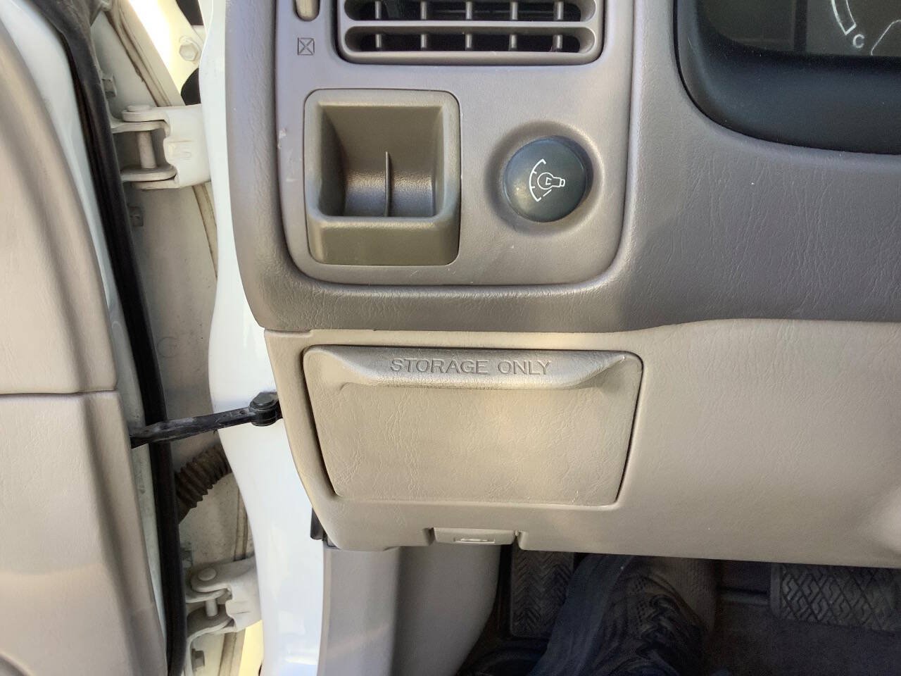 Used 2000 Toyota Corolla VE FWD image 34