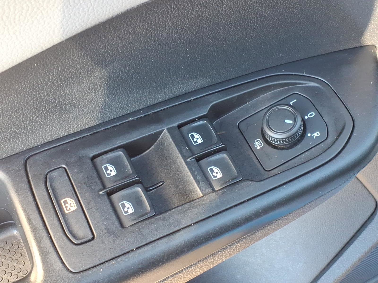 Used 2023 Volkswagen Taos SE w/ Panoramic Sunroof Package image 11