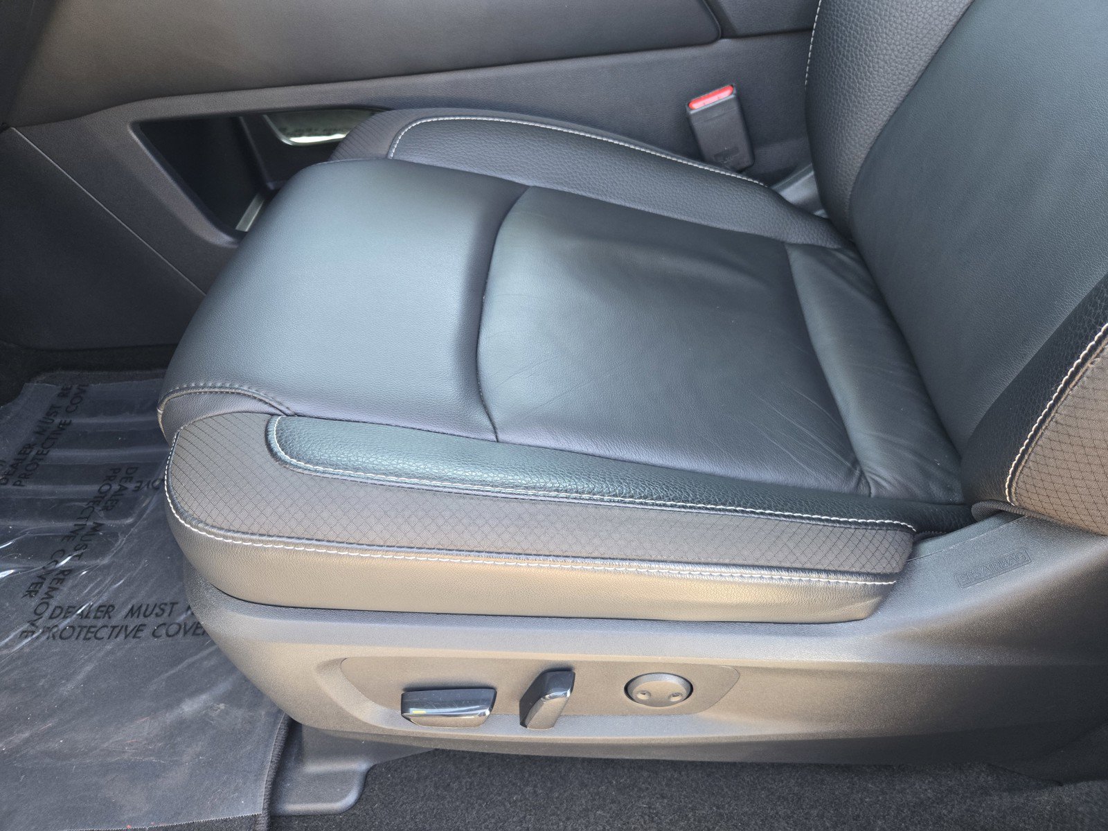 Used 2023 Nissan Pathfinder SL w/ Lighting Package (N92) FWD image 17
