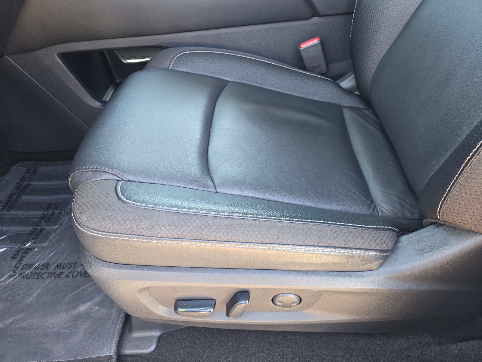 Used 2023 Nissan Pathfinder SL w/ Lighting Package (N92) FWD image 17