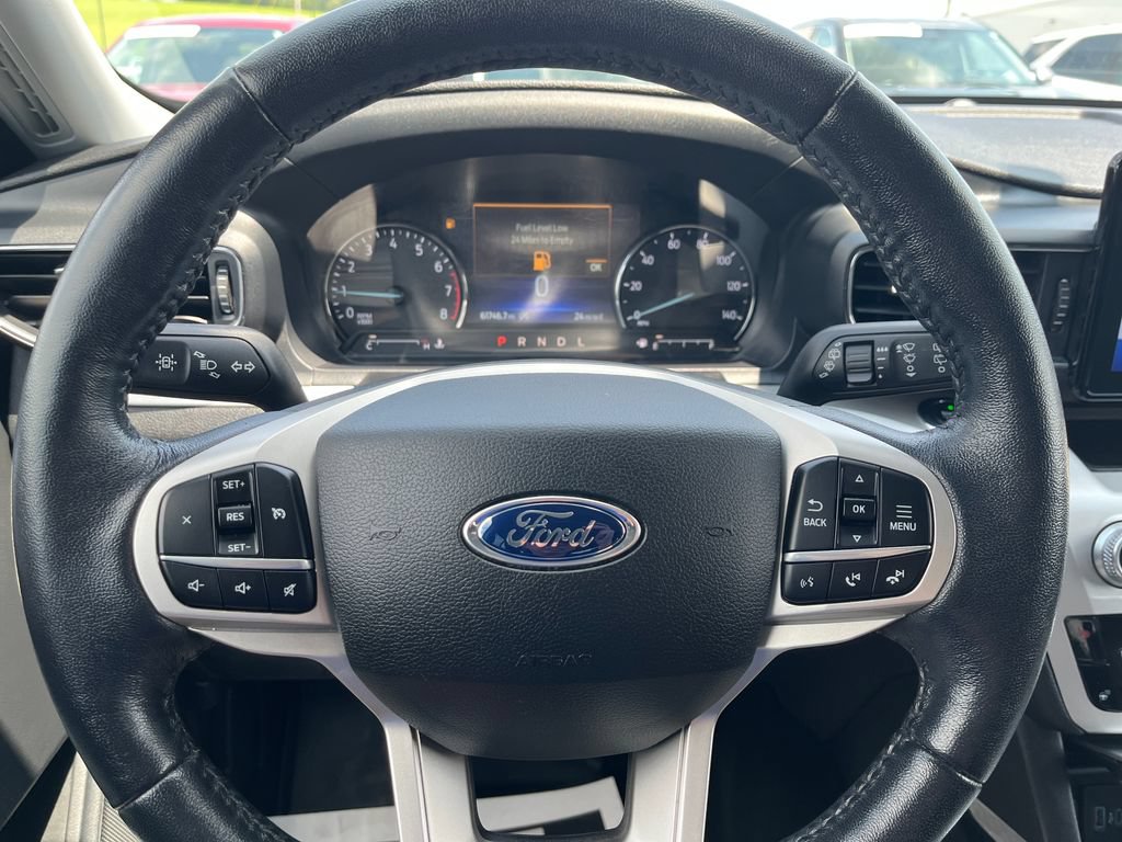 Used 2021 Ford Explorer XLT w/ Equipment Group 202A AWD/4WD image 14