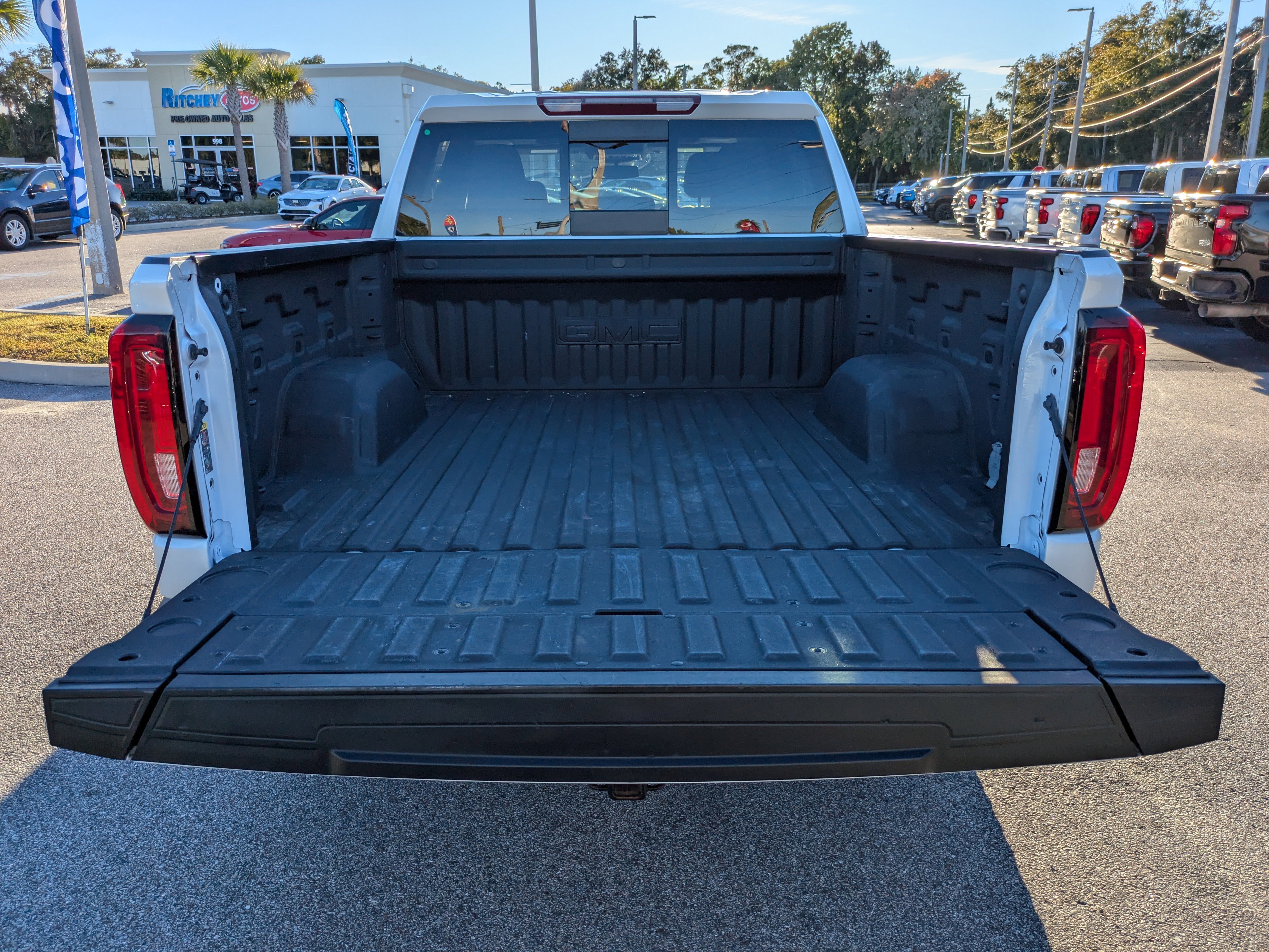 Certified 2023 GMC Sierra 1500 SLT w/ SLT Premium Plus Package image 18