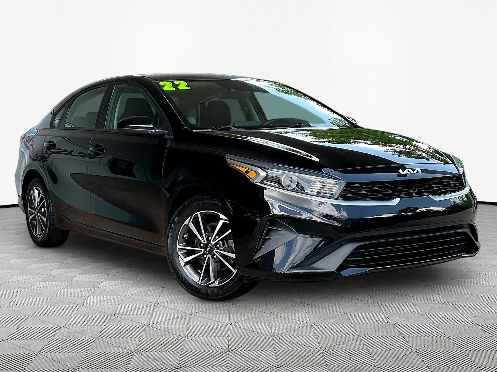 Used 2022 Kia Forte LXS FWD image 3