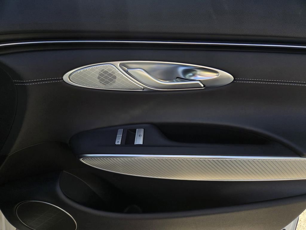 Used 2025 Genesis GV70 3.5T Sport image 10